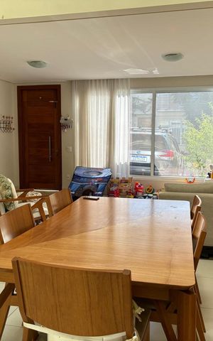 Casa de condomínio à venda com 172m², 3 quartos e 2 vagas Casa de condomínio à venda com 172m², 3 quartos e 2 vagasSala