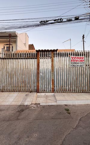 Casa à venda com 105m², 3 quartos e sem vaga