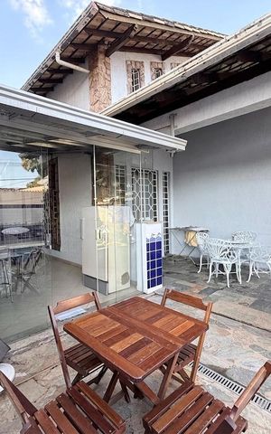 Casa à venda com 300m², 4 quartos e 2 vagas Casa à venda com 300m², 4 quartos e 2 vagasÁrea externa