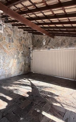 Casa à venda com 300m², 4 quartos e 2 vagas Casa à venda com 300m², 4 quartos e 2 vagasGaragem