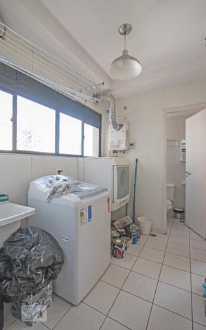 Apartamento à venda com 184m², 4 quartos e 4 vagas Apartamento à venda com 184m², 4 quartos e 4 vagasÁrea de serviço