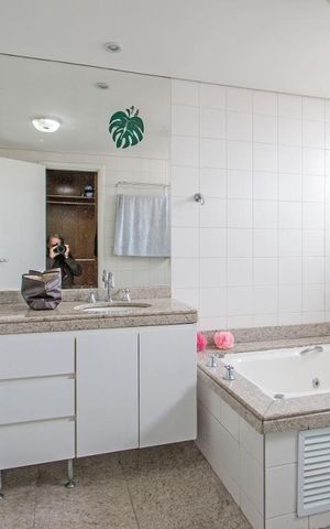 Apartamento à venda com 184m², 4 quartos e 4 vagas Apartamento à venda com 184m², 4 quartos e 4 vagasBanheiro