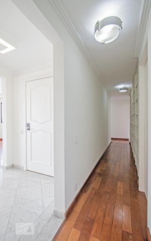 Apartamento à venda com 184m², 4 quartos e 4 vagas Apartamento à venda com 184m², 4 quartos e 4 vagasCorredor