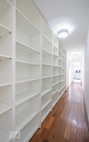 Apartamento à venda com 184m², 4 quartos e 4 vagas Apartamento à venda com 184m², 4 quartos e 4 vagasCloset