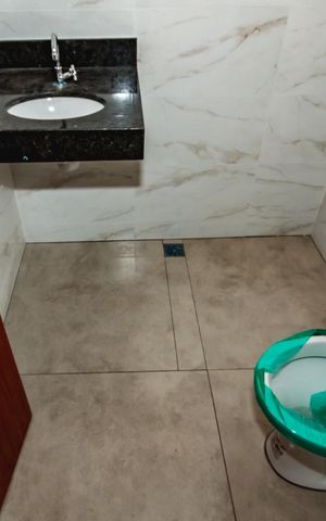 Casa à venda com 87m², 2 quartos e 2 vagasBanheiro da suíte 2
