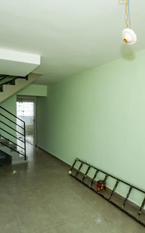 Casa à venda com 87m², 2 quartos e 2 vagasSala