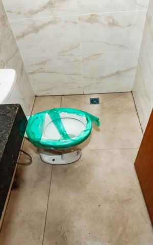 Casa à venda com 87m², 2 quartos e 2 vagasBanheiro da suíte