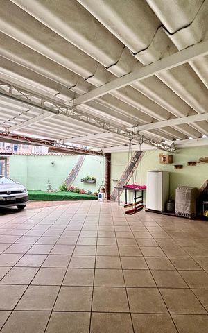 Casa à venda com 146m², 2 quartos e 6 vagas Casa à venda com 146m², 2 quartos e 6 vagasGaragem