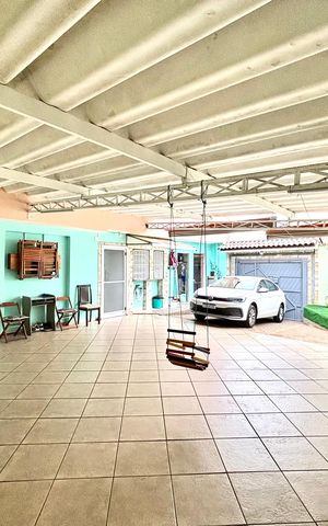 Casa à venda com 146m², 2 quartos e 6 vagas Casa à venda com 146m², 2 quartos e 6 vagasGaragem