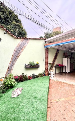 Casa à venda com 146m², 2 quartos e 6 vagas Casa à venda com 146m², 2 quartos e 6 vagasGaragem