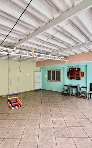 Casa à venda com 146m², 2 quartos e 6 vagas Casa à venda com 146m², 2 quartos e 6 vagasGaragem