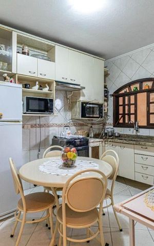 Casa à venda com 178m², 2 quartos e 2 vagas