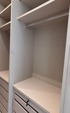 Apartamento para alugar com 194m², 4 quartos e 3 vagas Apartamento para alugar com 194m², 4 quartos e 3 vagasCloset da suíte 1