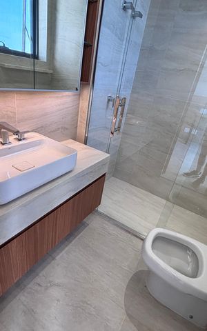 Apartamento para alugar com 194m², 4 quartos e 3 vagas Apartamento para alugar com 194m², 4 quartos e 3 vagasBanheiro da Suíte 2