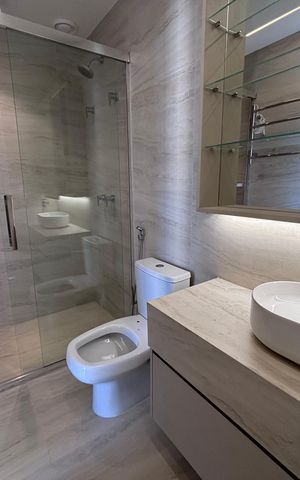 Apartamento para alugar com 194m², 4 quartos e 3 vagas Apartamento para alugar com 194m², 4 quartos e 3 vagasBanheiro sala de tv