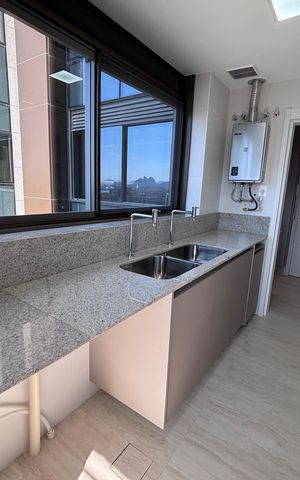 Apartamento para alugar com 194m², 4 quartos e 3 vagas Apartamento para alugar com 194m², 4 quartos e 3 vagasÁrea de Serviço