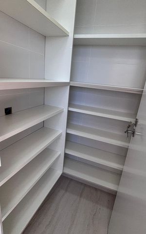 Apartamento para alugar com 194m², 4 quartos e 3 vagas Apartamento para alugar com 194m², 4 quartos e 3 vagasDespensa