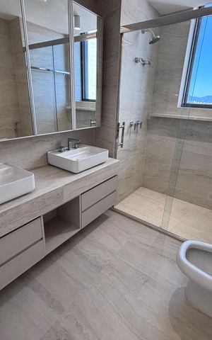 Apartamento para alugar com 194m², 4 quartos e 3 vagas Apartamento para alugar com 194m², 4 quartos e 3 vagasBanheiro da Suíte 1
