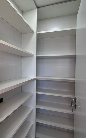 Apartamento para alugar com 194m², 4 quartos e 3 vagas Apartamento para alugar com 194m², 4 quartos e 3 vagasDespensa