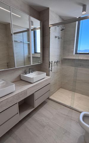 Apartamento para alugar com 194m², 4 quartos e 3 vagas Apartamento para alugar com 194m², 4 quartos e 3 vagasBanheiro da Suíte 1