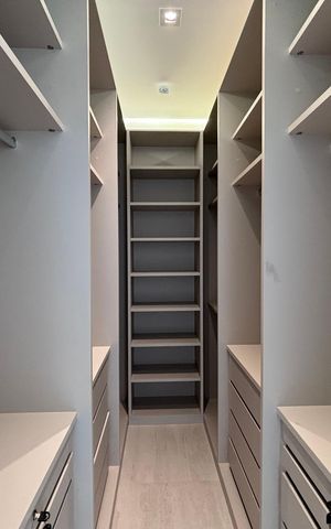 Apartamento para alugar com 194m², 4 quartos e 3 vagas Apartamento para alugar com 194m², 4 quartos e 3 vagasCloset da suíte 1