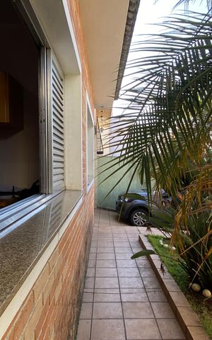 Casa à venda com 250m², 4 quartos e 2 vagas Casa à venda com 250m², 4 quartos e 2 vagasGaragem