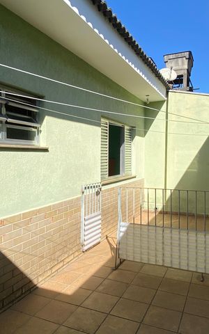 Casa à venda com 250m², 4 quartos e 2 vagas Casa à venda com 250m², 4 quartos e 2 vagasÁrea externa