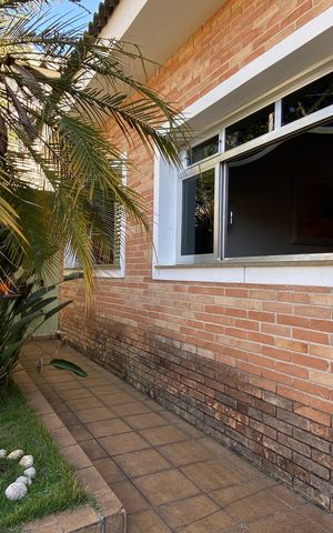 Casa à venda com 250m², 4 quartos e 2 vagas Casa à venda com 250m², 4 quartos e 2 vagasGaragem