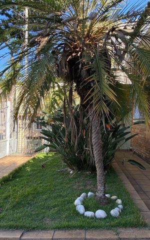 Casa à venda com 250m², 4 quartos e 2 vagas Casa à venda com 250m², 4 quartos e 2 vagasGaragem