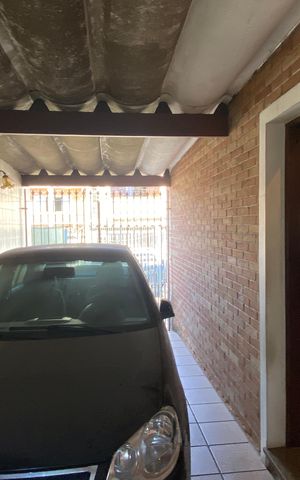 Casa à venda com 250m², 4 quartos e 2 vagas Casa à venda com 250m², 4 quartos e 2 vagasÁrea externa