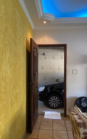Casa à venda com 250m², 4 quartos e 2 vagas Casa à venda com 250m², 4 quartos e 2 vagasSala