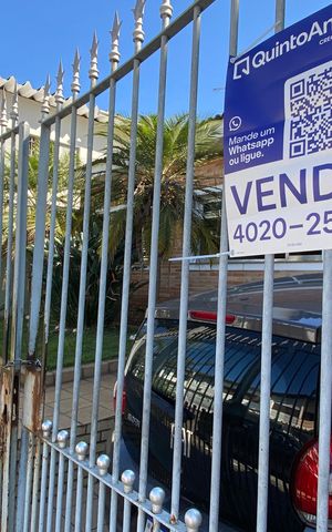 Casa à venda com 250m², 4 quartos e 2 vagas Casa à venda com 250m², 4 quartos e 2 vagasFachada