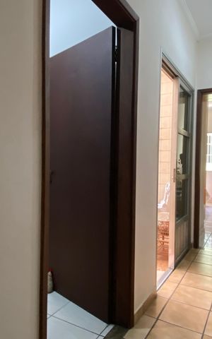 Casa à venda com 250m², 4 quartos e 2 vagas Casa à venda com 250m², 4 quartos e 2 vagasHall dos quartos