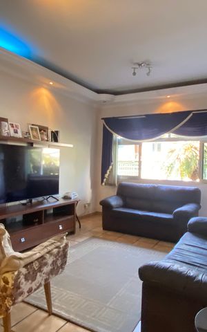 Casa à venda com 250m², 4 quartos e 2 vagas Casa à venda com 250m², 4 quartos e 2 vagasSala