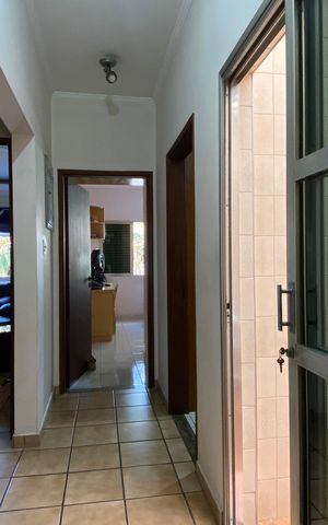 Casa à venda com 250m², 4 quartos e 2 vagas Casa à venda com 250m², 4 quartos e 2 vagasHall dos quartos