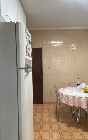 Casa à venda com 250m², 4 quartos e 2 vagas Casa à venda com 250m², 4 quartos e 2 vagasCozinha