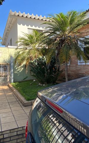 Casa à venda com 250m², 4 quartos e 2 vagas Casa à venda com 250m², 4 quartos e 2 vagasGaragem