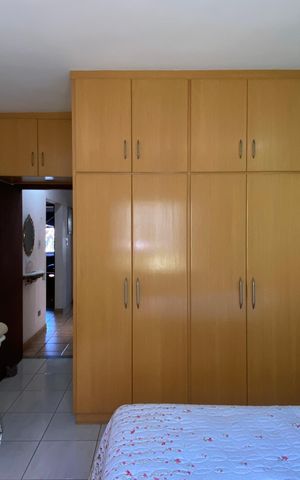Casa à venda com 250m², 4 quartos e 2 vagas Casa à venda com 250m², 4 quartos e 2 vagasSuíte