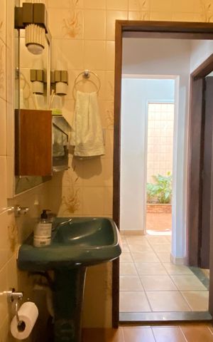 Casa à venda com 250m², 4 quartos e 2 vagas Casa à venda com 250m², 4 quartos e 2 vagasBanheiro 2