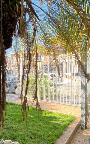Casa à venda com 250m², 4 quartos e 2 vagas Casa à venda com 250m², 4 quartos e 2 vagasGaragem