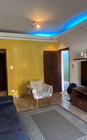 Casa à venda com 250m², 4 quartos e 2 vagas Casa à venda com 250m², 4 quartos e 2 vagasSala