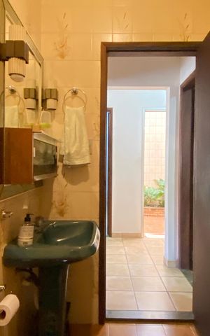 Casa à venda com 250m², 4 quartos e 2 vagas Casa à venda com 250m², 4 quartos e 2 vagasBanheiro 2