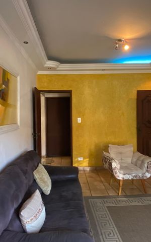 Casa à venda com 250m², 4 quartos e 2 vagas Casa à venda com 250m², 4 quartos e 2 vagasSala