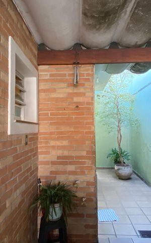 Casa à venda com 250m², 4 quartos e 2 vagas Casa à venda com 250m², 4 quartos e 2 vagasÁrea externa