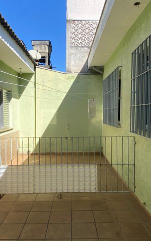 Casa à venda com 250m², 4 quartos e 2 vagas Casa à venda com 250m², 4 quartos e 2 vagasÁrea externa