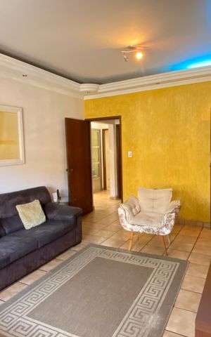 Casa à venda com 250m², 4 quartos e 2 vagas Casa à venda com 250m², 4 quartos e 2 vagasSala