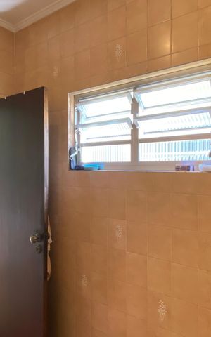 Casa à venda com 250m², 4 quartos e 2 vagas Casa à venda com 250m², 4 quartos e 2 vagasBanheiro da Suíte