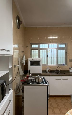 Casa à venda com 250m², 4 quartos e 2 vagas Casa à venda com 250m², 4 quartos e 2 vagasCozinha