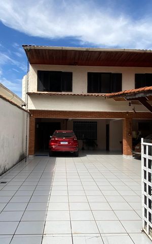 Casa à venda com 250m², 4 quartos e 10 vagas Casa à venda com 250m², 4 quartos e 10 vagasQuintal - Garagem