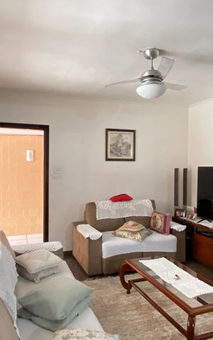 Casa à venda com 250m², 4 quartos e 10 vagas Casa à venda com 250m², 4 quartos e 10 vagas Sala